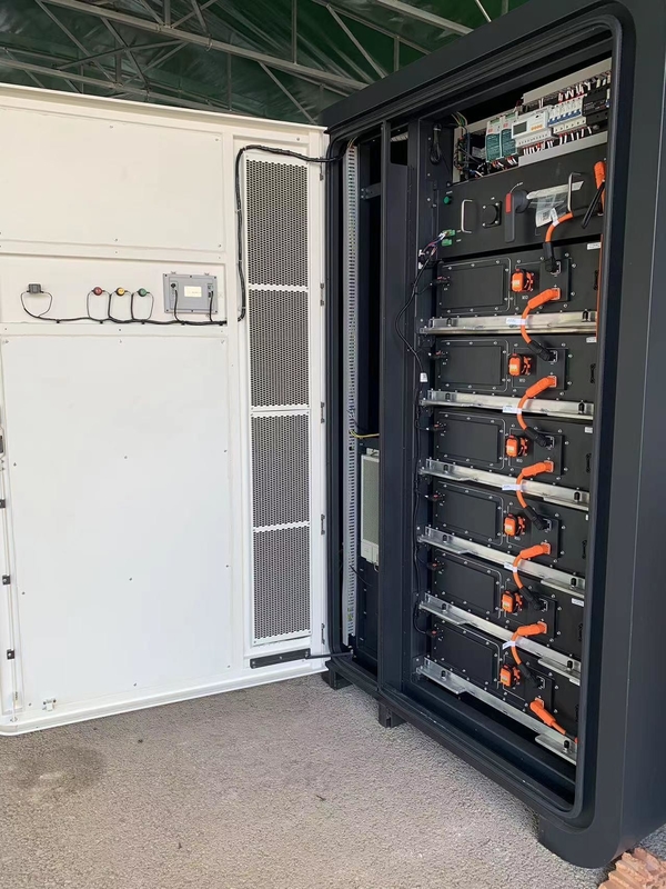 Nennspannung 380 VAC 100 kW Drei-Phase-Vier-Draht-Batterie-Schrank für C&I-Energie-Speicherung