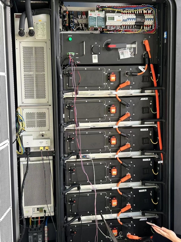 Geräusch 65 DB 1m vom System 120kW 258kWh Batterie Schrank für C & I Energiespeicher